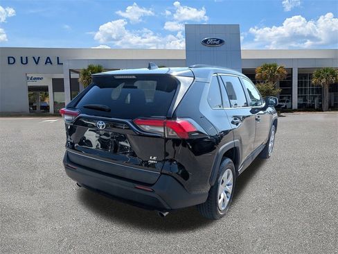 Used 2019 Toyota RAV4 LE image 3