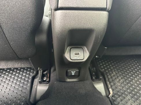 Used 2021 Jeep Renegade Latitude w/ Sun & Sound Group image 9