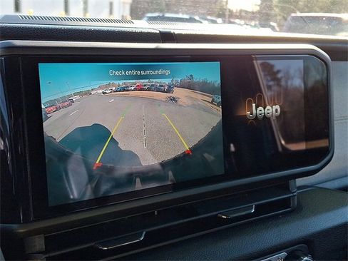 Used 2024 Jeep Wrangler Unlimited image 18