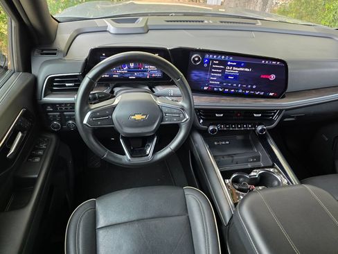 Used 2025 Chevrolet Tahoe Premier AWD/4WD image 27