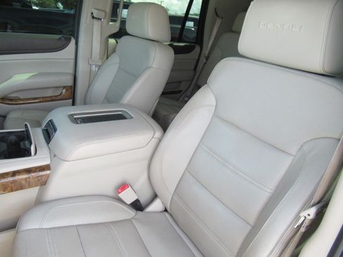 Used 2015 GMC Yukon Denali w/ Premium Package RWD image 19