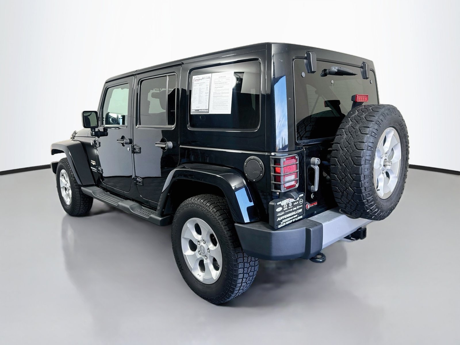 Used 2014 Jeep Wrangler Unlimited Sahara w/ Dual Top Group AWD/4WD image 5
