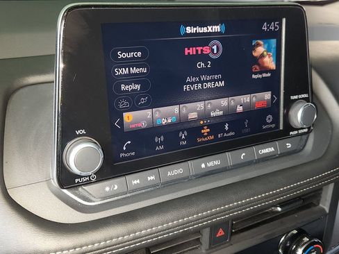 Used 2025 Nissan Rogue SV FWD image 18