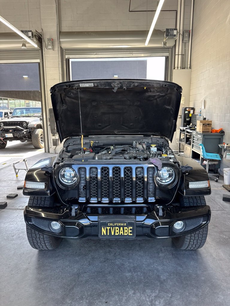 Used 2022 Jeep Gladiator Overland AWD/4WD image 4