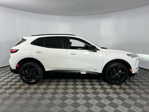 Used 2025 Buick Envision Sport Touring image 3