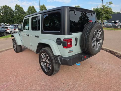 Used 2024 Jeep Wrangler Unlimited w/ Convenience Group AWD/4WD image 3