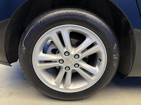 Used 2017 Chevrolet Cruze LT w/ Convenience Package image 9