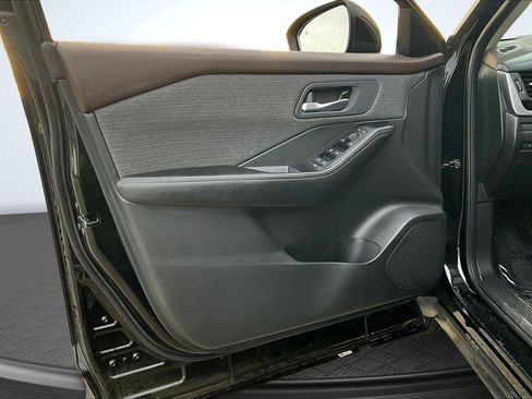 Used 2023 Nissan Rogue SV image 23