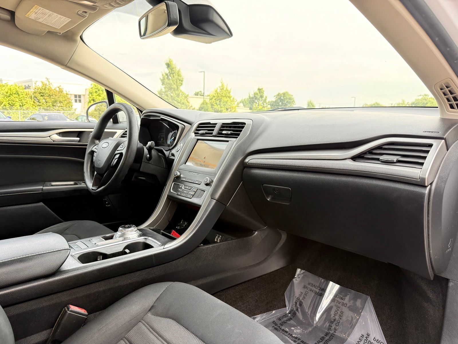 Used 2019 Ford Fusion SE FWD image 19