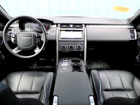 Used 2020 Land Rover Discovery Landmark image 9