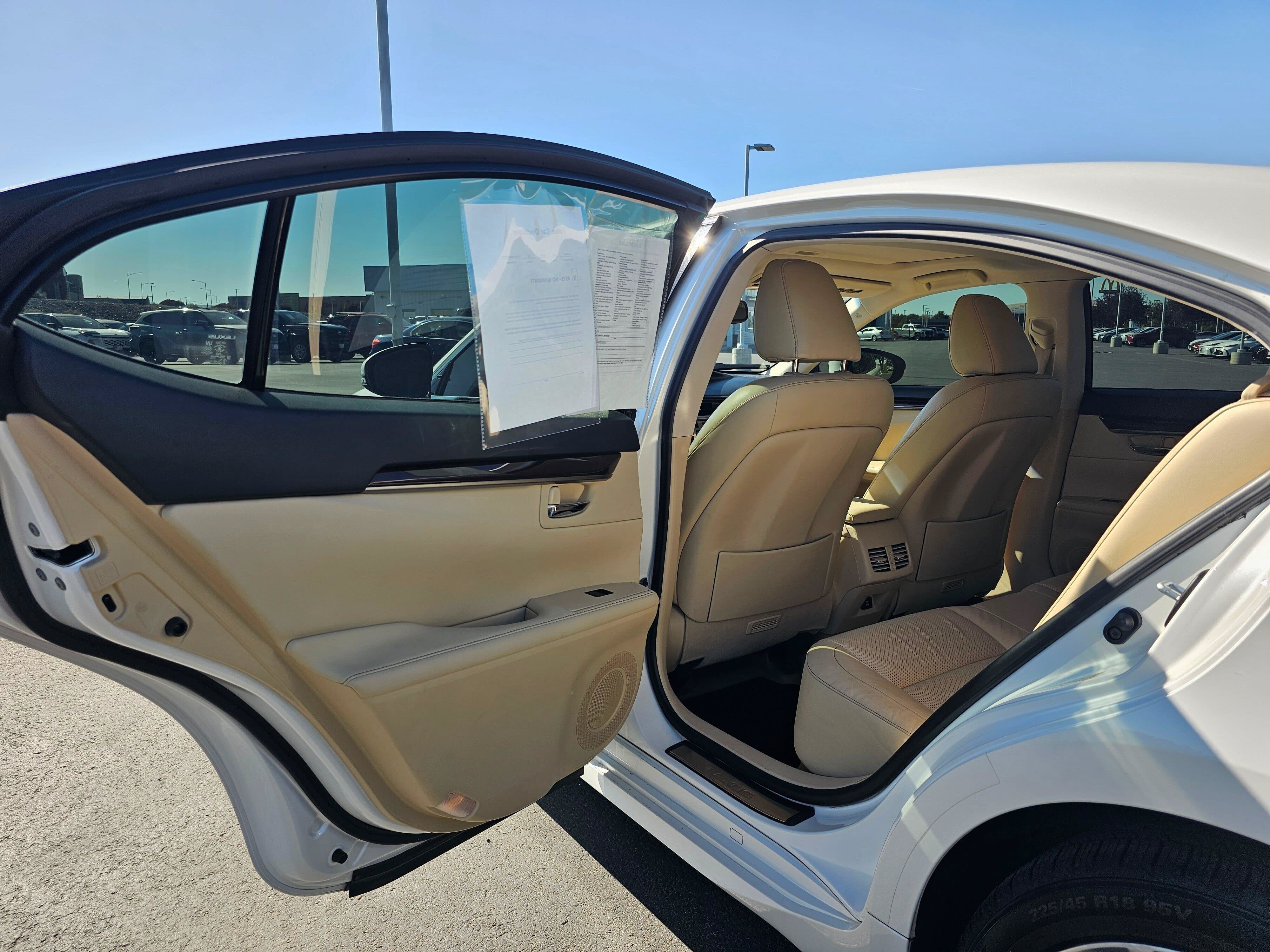 Used 2015 Lexus ES 350 w/ Luxury Package FWD image 16