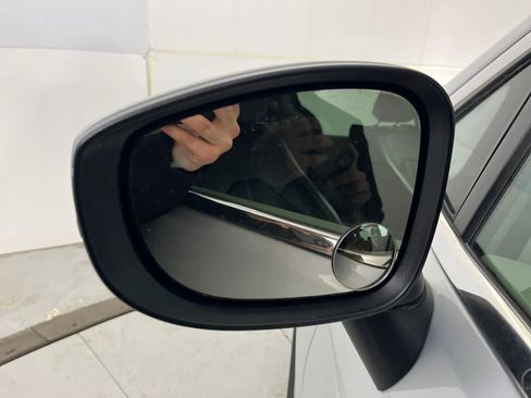 Used 2023 Chrysler Pacifica Touring-L image 52