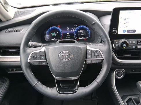 Used 2024 Toyota Grand Highlander Platinum image 24