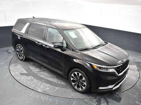 Used 2024 Kia Carnival EX image 31