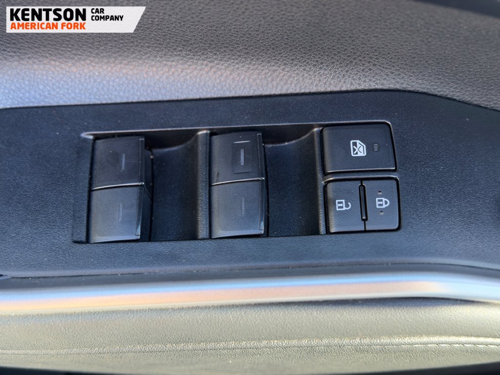 Used 2025 Toyota Highlander LE AWD/4WD image 20