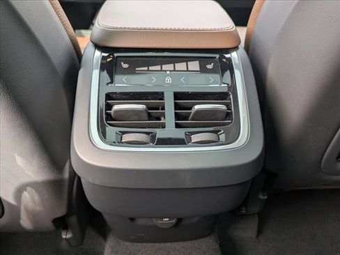 Used 2023 Volvo XC90 B6 Plus w/ Protection Package Premier image 17