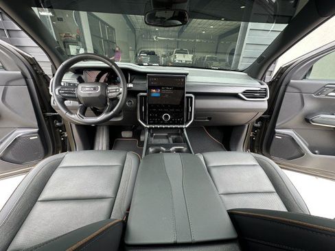 Used 2024 GMC Acadia AT4 AWD/4WD image 22