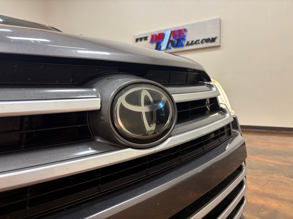 Used 2018 Toyota Highlander LE AWD/4WD image 35