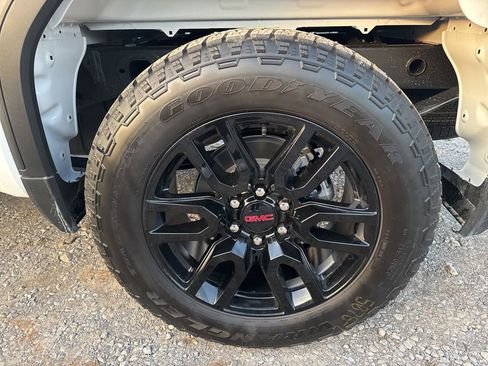 New 2026 GMC Sierra 1500 Elevation image 32