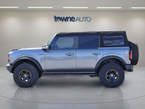 Used 2023 Ford Bronco Outer Banks w/ Sasquatch Package AWD/4WD image 2