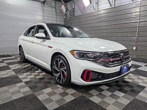 Used 2023 Volkswagen Jetta GLI Autobahn image 4