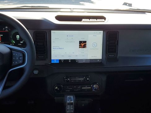 New 2025 Ford Bronco 4-Door image 24