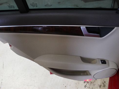 Used 2014 Mercedes-Benz C 300 4MATIC Sedan image 15