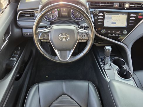 Used 2019 Toyota Camry SE w/ Convenience Package FWD image 11