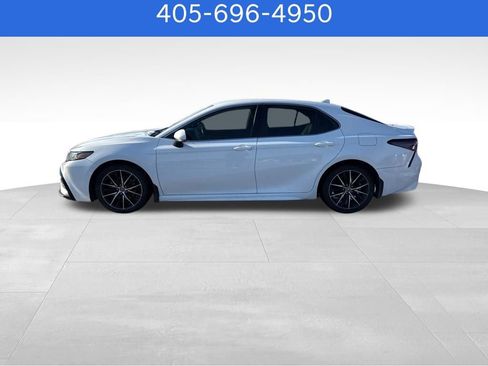 Used 2022 Toyota Camry SE image 8