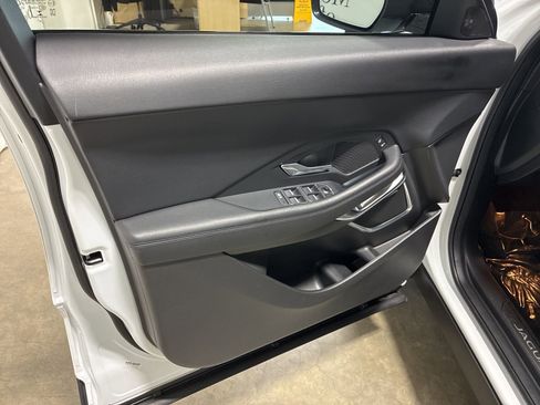 Used 2020 Jaguar E-PACE image 6