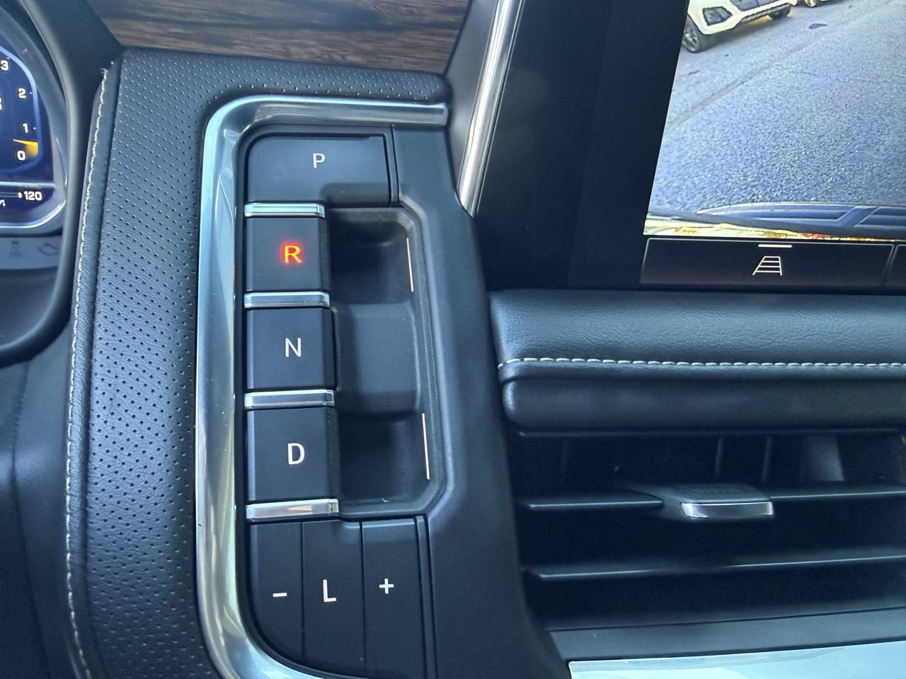 Used 2022 Chevrolet Suburban Premier AWD/4WD image 41