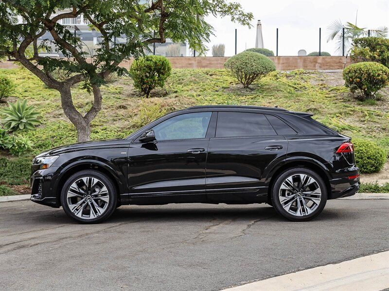 Used 2025 Audi Q8 Premium Plus AWD/4WD image 2