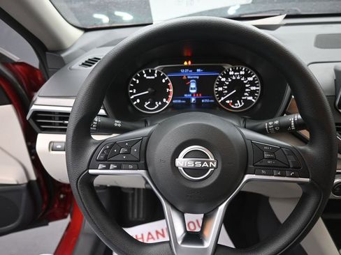 Used 2025 Nissan Altima 2.5 SV FWD image 6