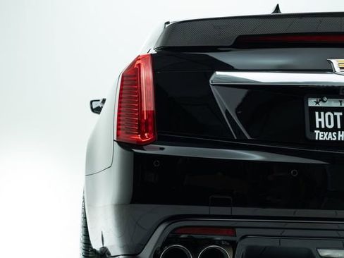 Used 2018 Cadillac CTS V w/ Luxury Package image 17