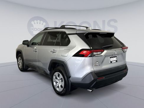 Used 2021 Toyota RAV4 LE AWD/4WD image 4