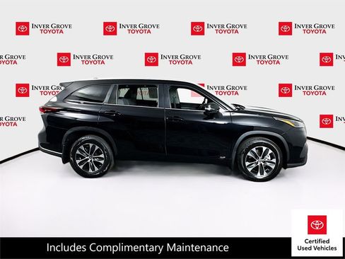 Certified 2024 Toyota Highlander XLE image 5