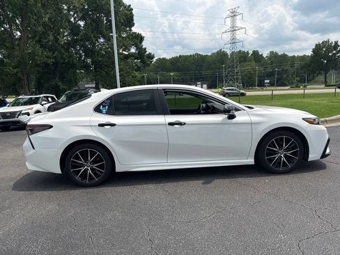 Used 2021 Toyota Camry SE w/ Convenience Package FWD image 6