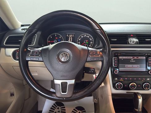 Used 2012 Volkswagen Passat TDI SE FWD image 10