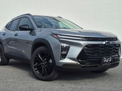 New 2026 Chevrolet Trax ACTIV w/ Sunroof Package FWD image 2
