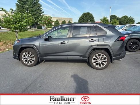 Used 2021 Toyota RAV4 XLE Premium AWD/4WD image 16