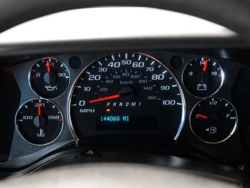 Used 2017 Chevrolet Express 2500 RWD image 12