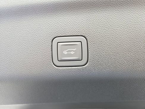 New 2025 Chevrolet Suburban Premier image 9