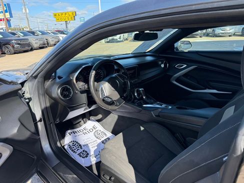 Used 2022 Chevrolet Camaro LT RWD image 10