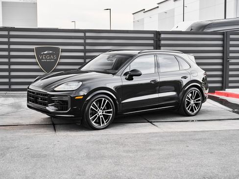 Used 2026 Porsche Cayenne Turbo AWD/4WD image 5