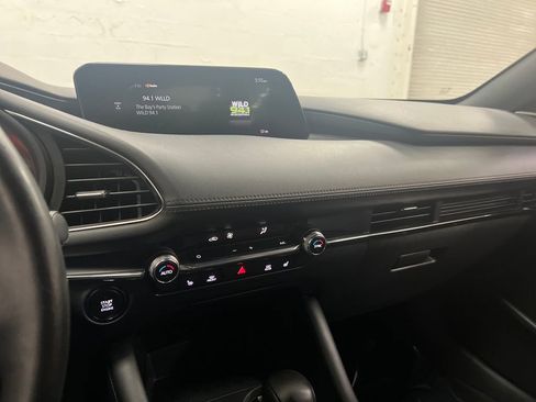 Used 2022 MAZDA MAZDA3 s image 30