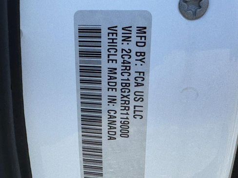 Used 2024 Chrysler Pacifica Touring-L FWD image 26