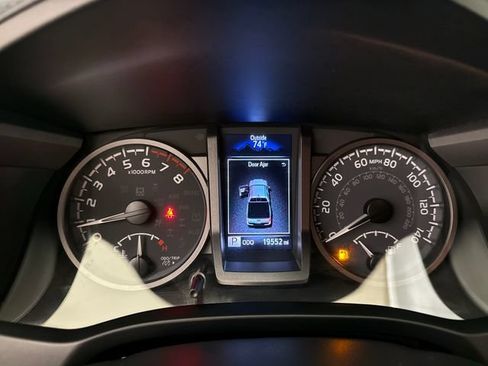 Used 2023 Toyota Tacoma TRD Off-Road AWD/4WD image 15