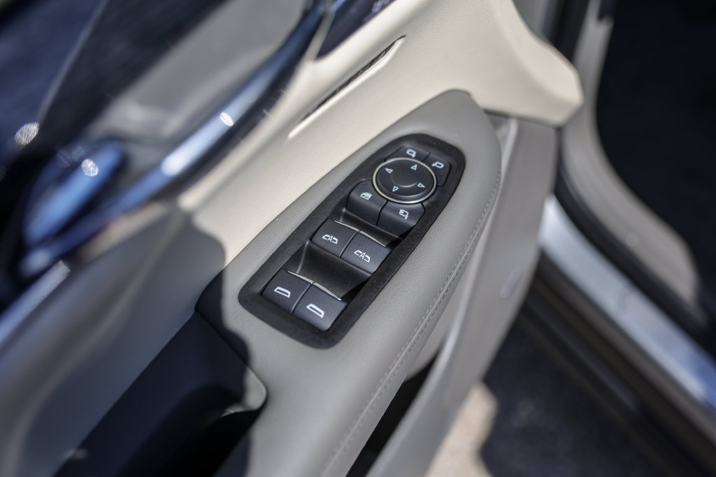 Used 2025 Cadillac XT6 Premium Luxury FWD image 24