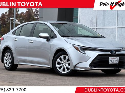 Certified 2025 Toyota Corolla LE image 1