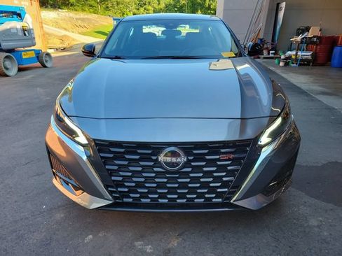 Used 2025 Nissan Altima 2.5 SR FWD image 2